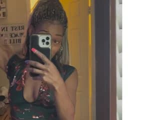 WebCAM of AaliyahMonica