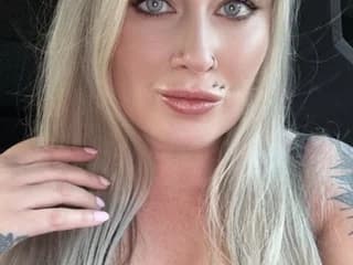 Innocent_dolli_x WebCAM 