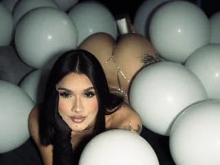 WebCAM of Lotie_Cox